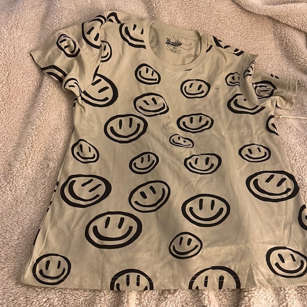 Tan short sleeve logo tee shirt